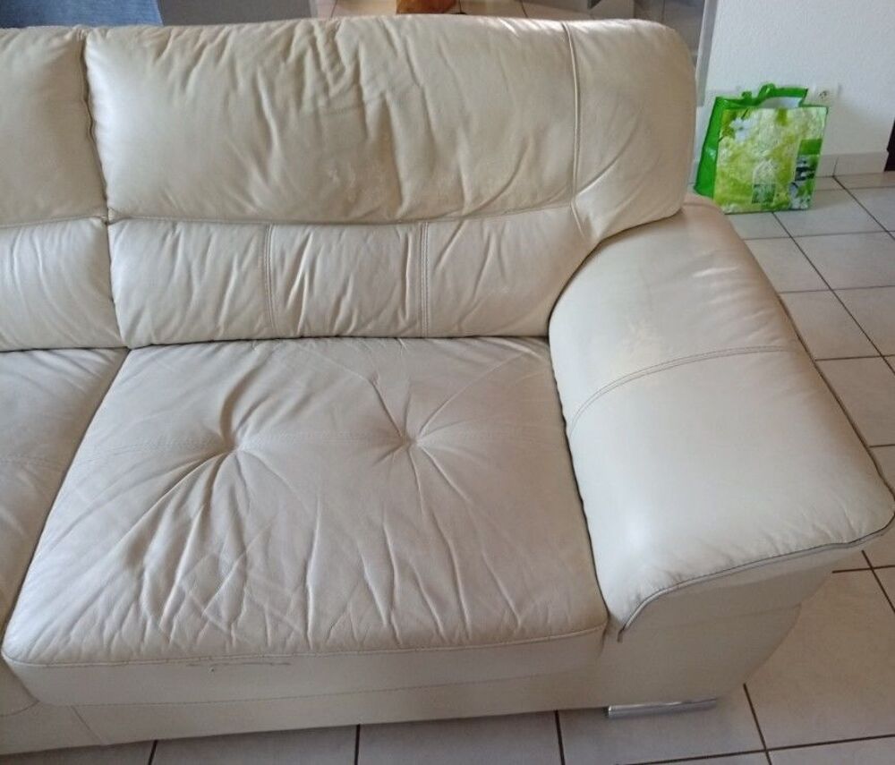CANAPE SIMILI CUIR BEIGE
Meubles