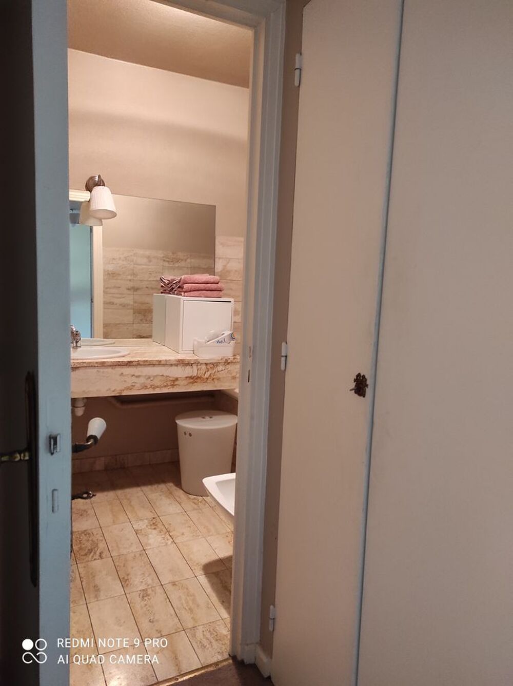 Location Appartement Chambre de 14 m 2 proche meublée 14 m 2
proche Rockefeller L Bron