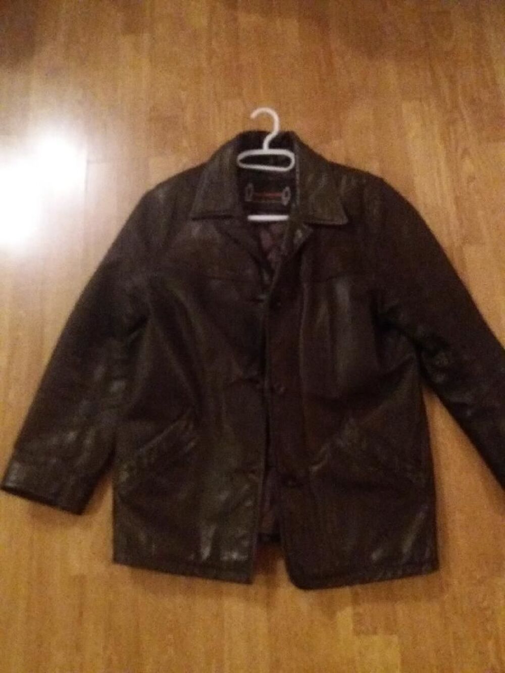 Tr&egrave;s belle veste marron cuir vachette Vêtements