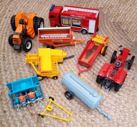 Lot 2 tracteurs + machines agricoles + camion pompier Beauchamp (95)