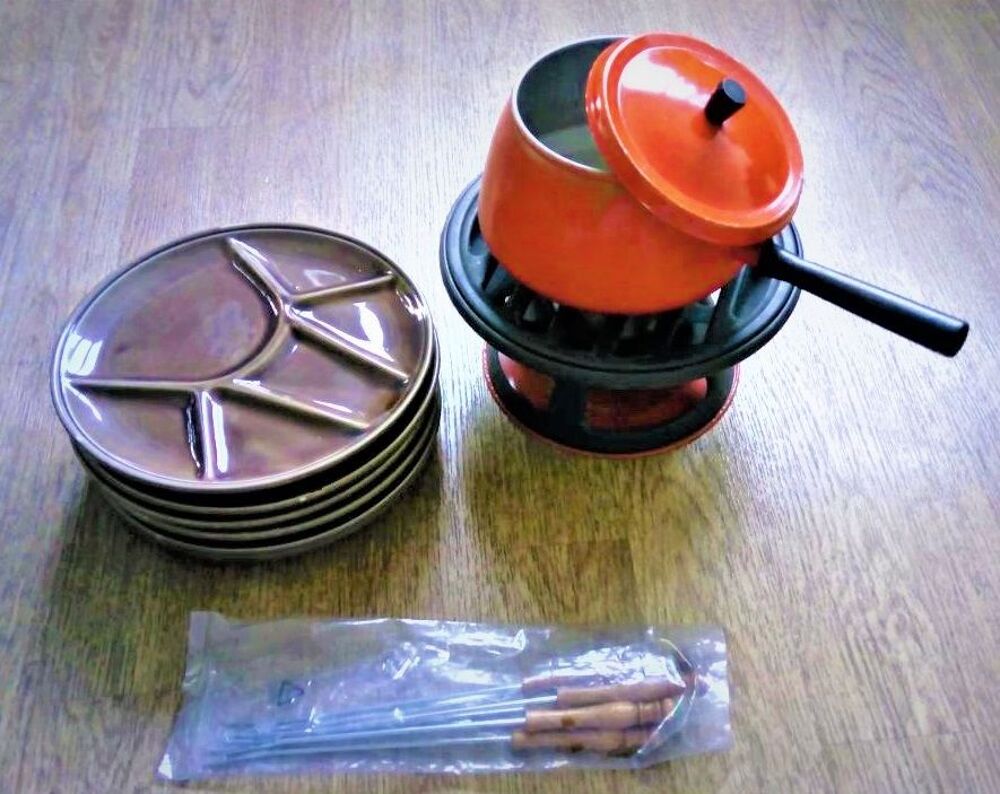 LOT complet 6 pers. Assiettes avec Appareils &agrave; fondue - NEUF Cuisine