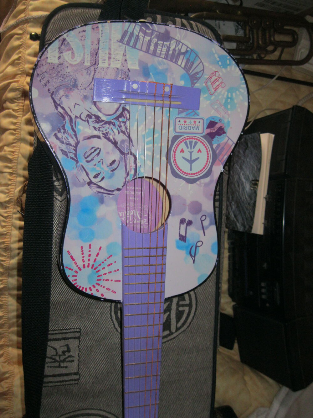 guitare fillette violeta Instruments de musique