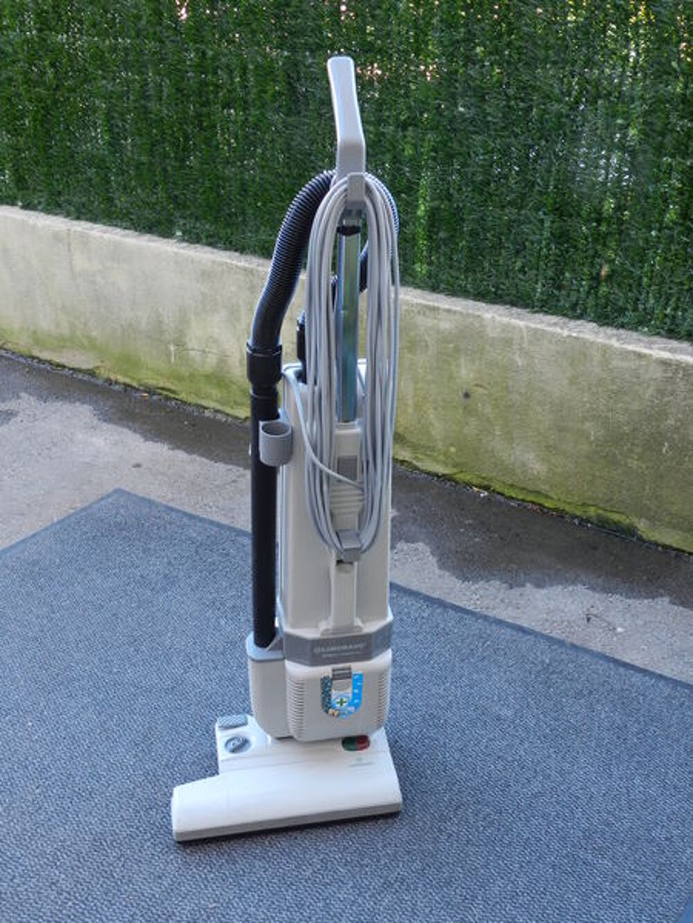 Aspirateur brosseur tapis et moquette Lindhaus Electrom�nager