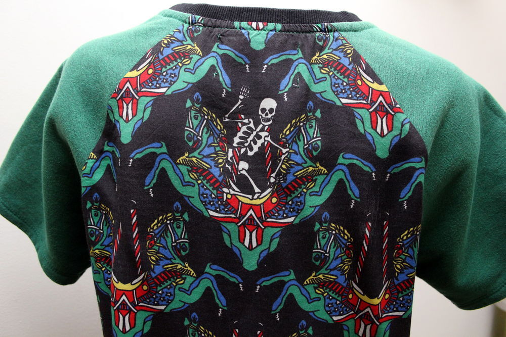 Sweatshirt JC DE CASTELBALJAC T.L ou 40/42 Fr
Vêtements