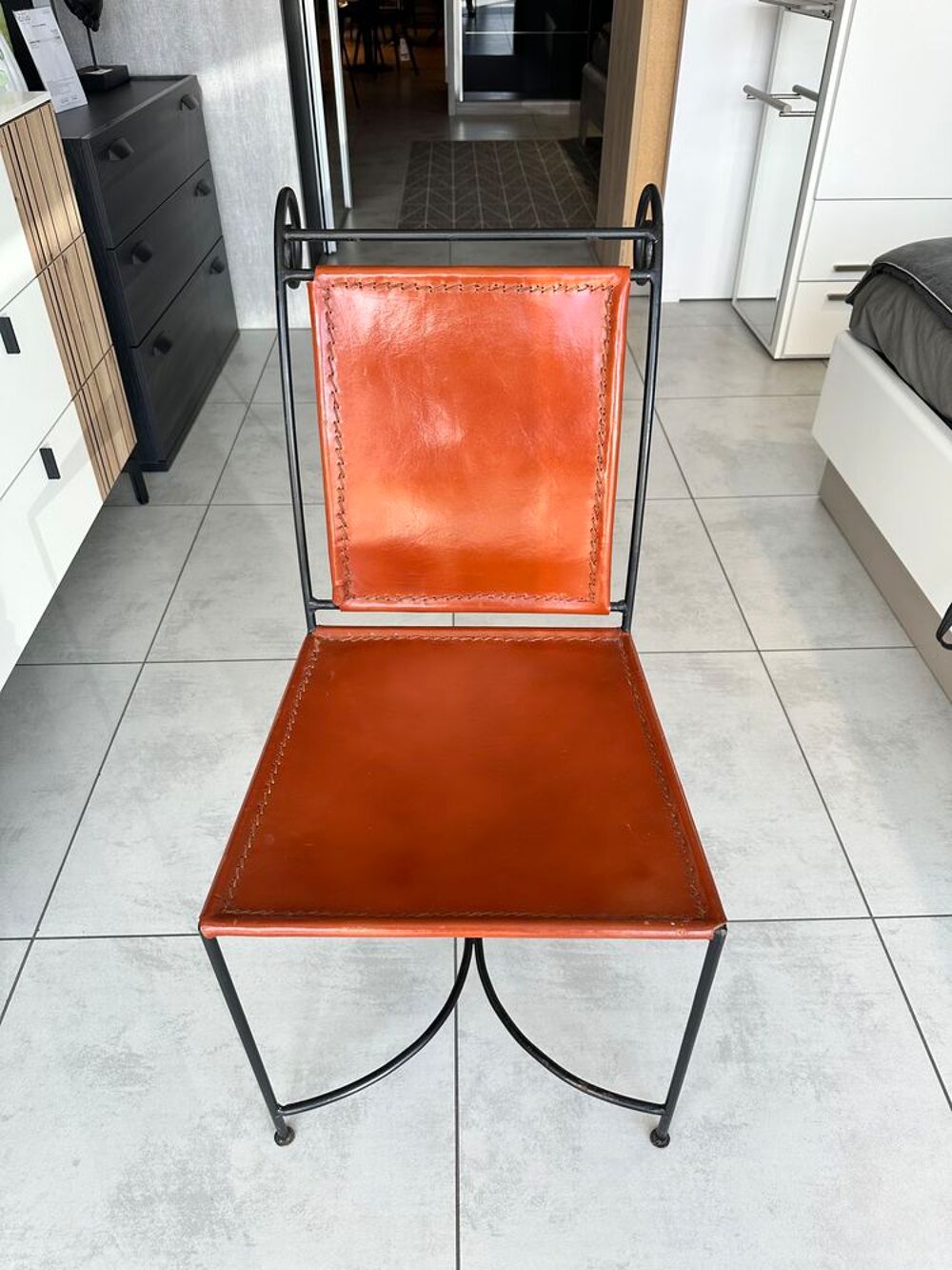 2 chaises fer forg&eacute; - Assise et dos cuir couleur camel Décoration