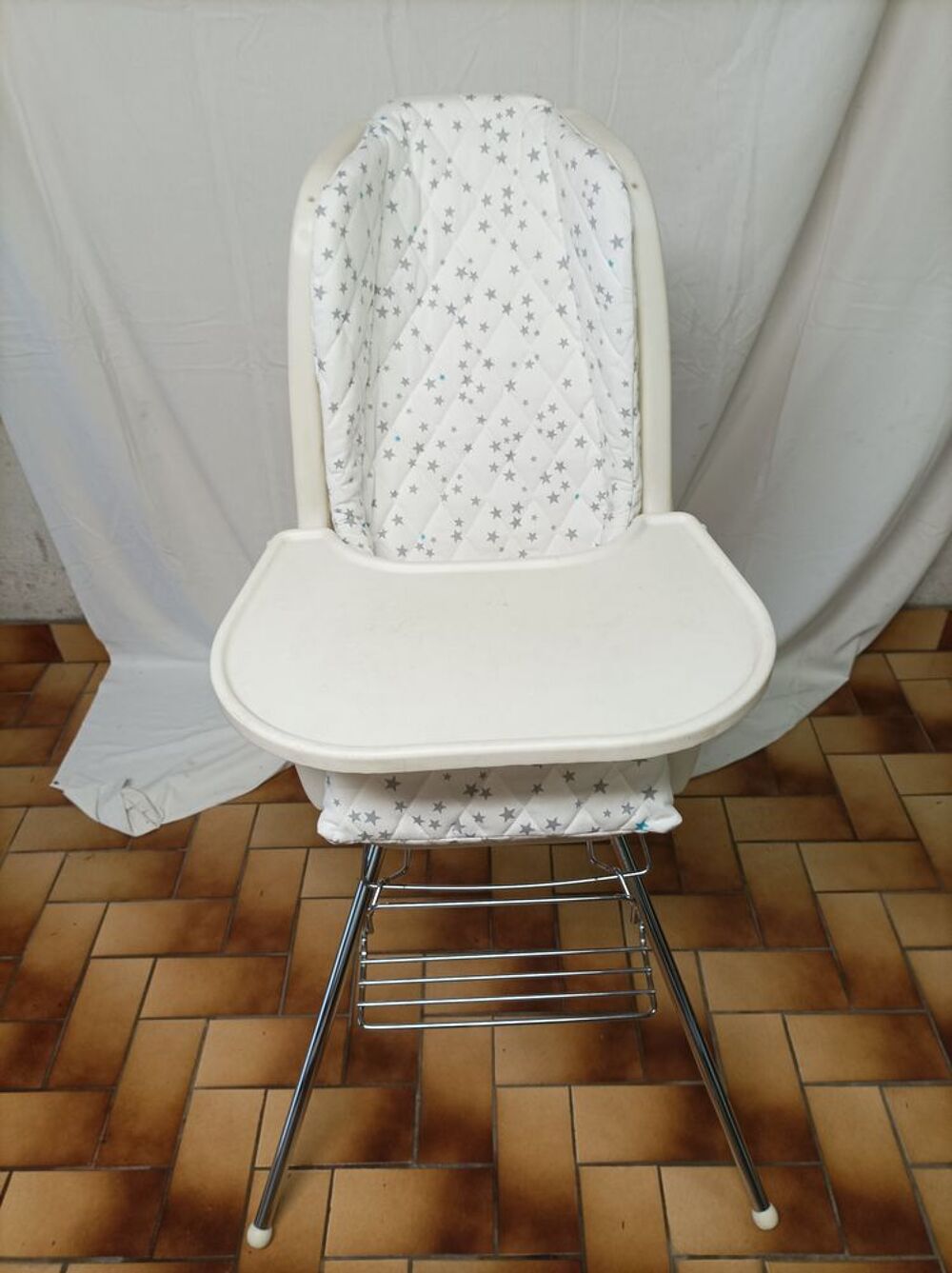 Chaise pour b&eacute;b&eacute;. Puriculture