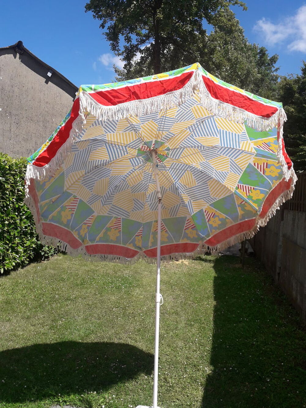 PARASOL ROND EN TOILE COULEUR. Jardin