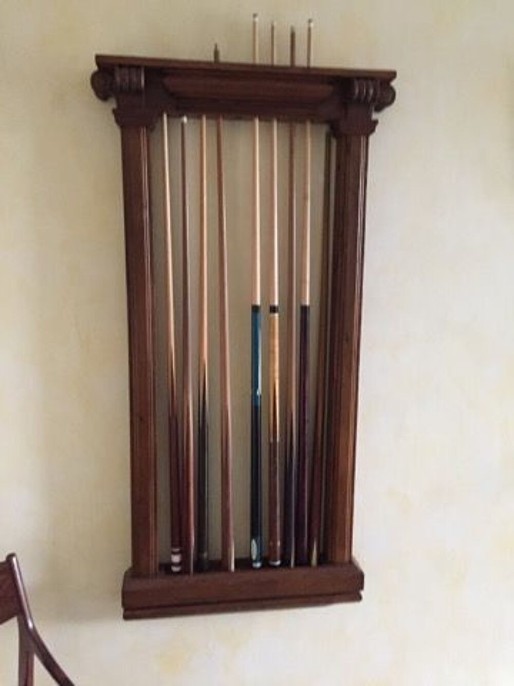 Billard Fran&ccedil;ais avec boulier et porte-queues. Sports