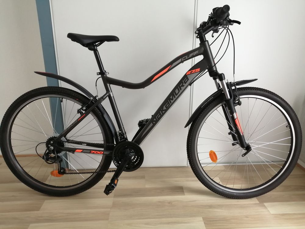 VTT NAKAMURA 27.5 &Eacute;TAT NEUF.
150 euros &agrave; d&eacute;battre. Vélos