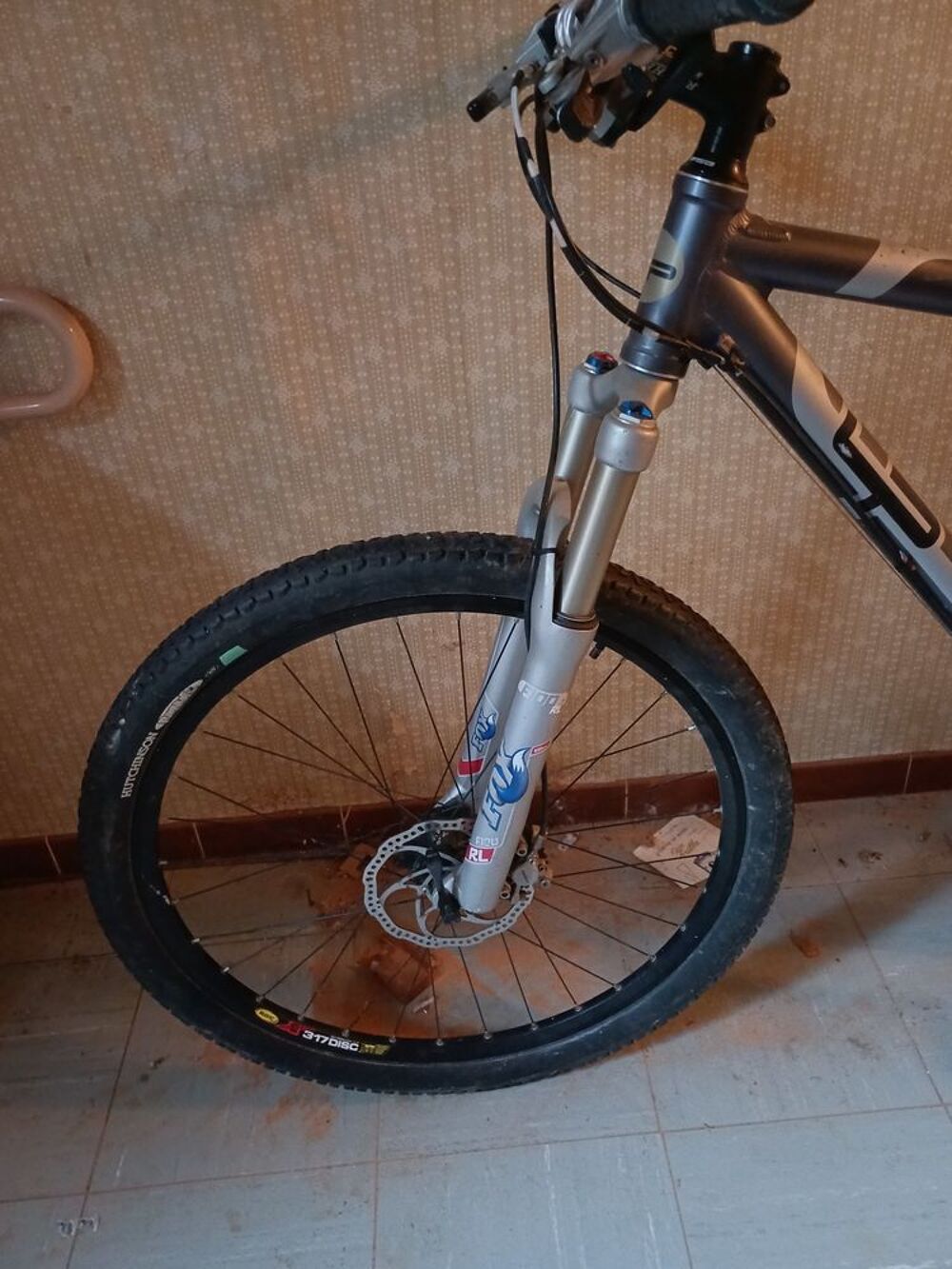 VTT lapierre tr&egrave;s bon &eacute;tat.
Mod&egrave;le x control 2005.
Sports