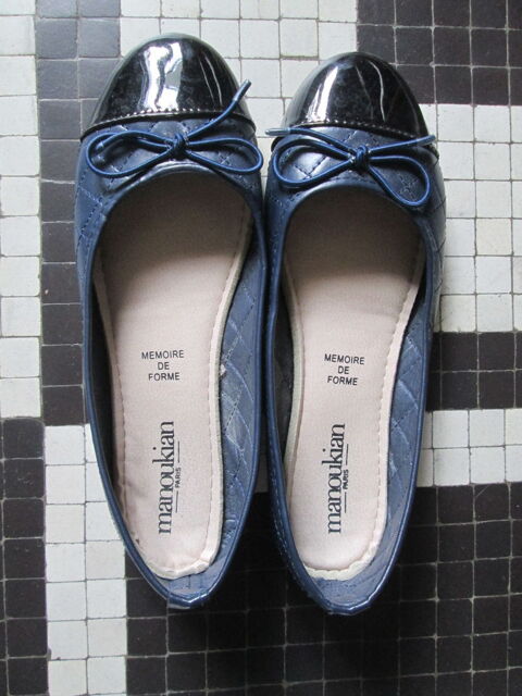 Chaussures plates � m�moire de forme bleu et noir Manoukian 5 Herblay (95)