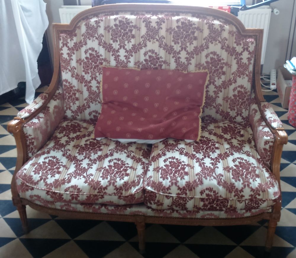 Canap&eacute; 2 places + 3 fauteuils style Louis XV Meubles