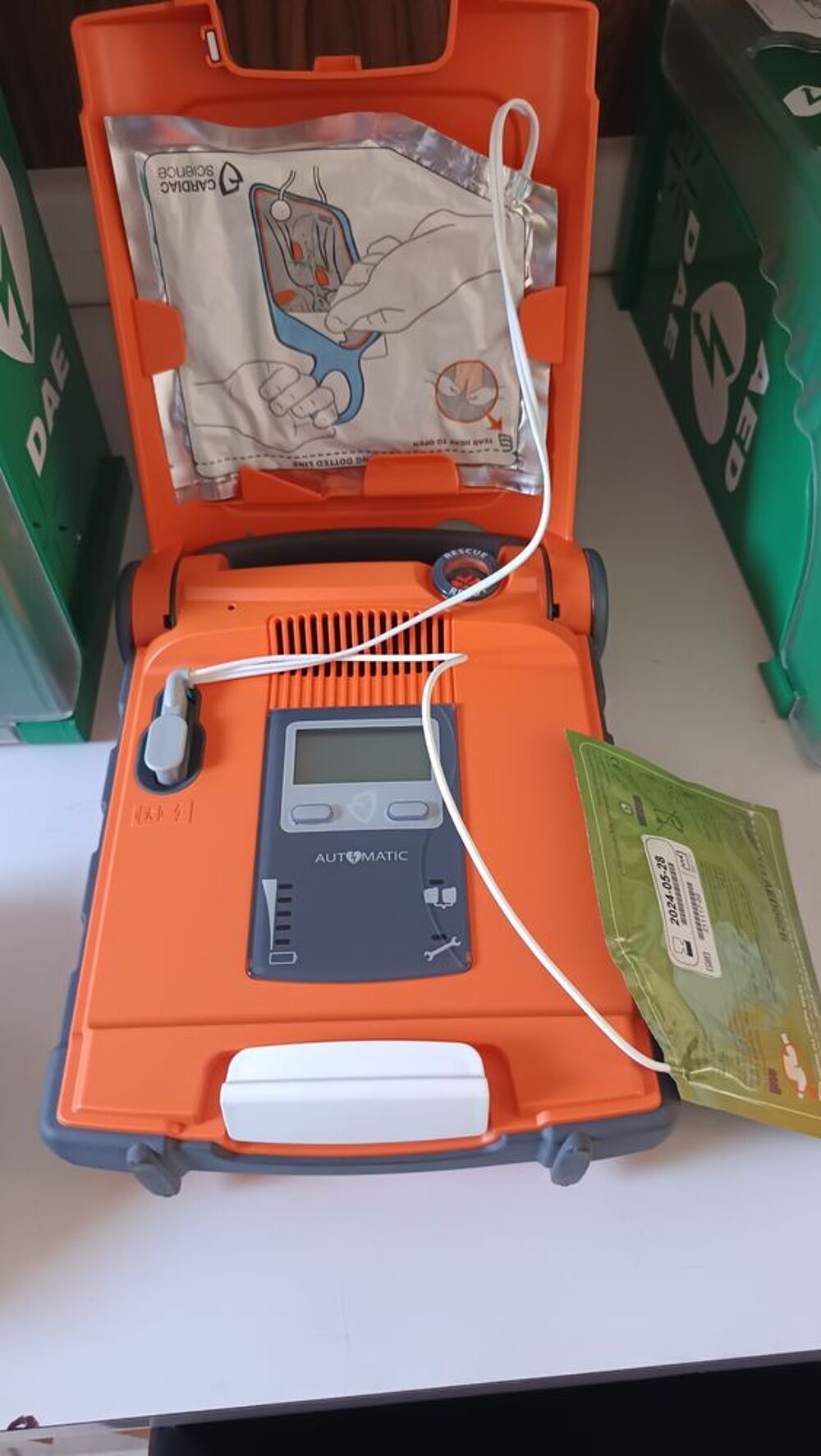  D&eacute;fibrillateurs Cardiac Science G5A 11 (x3) Matériel informatique