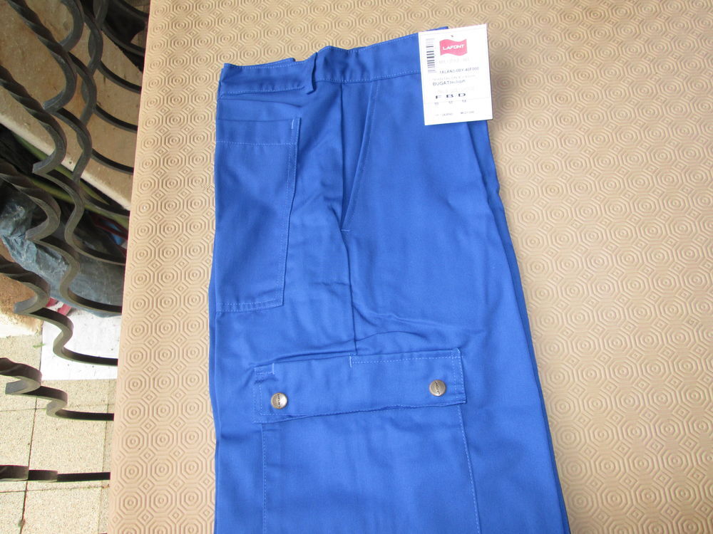 VETEMENTS DE TRAVAIL NEUFS COULEUR BLEU Vêtements