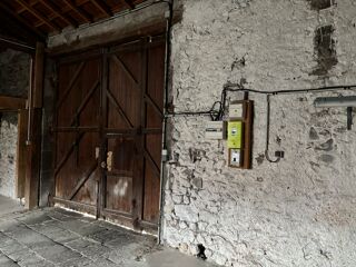  Parking / Garage  louer 80 m