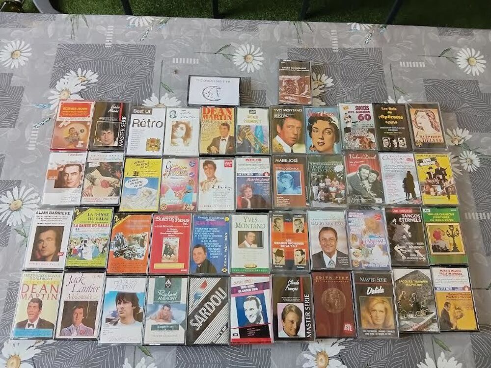 LOT DE CASSETTES FRANCAISE ET INTERNATIONNAL CD et vinyles