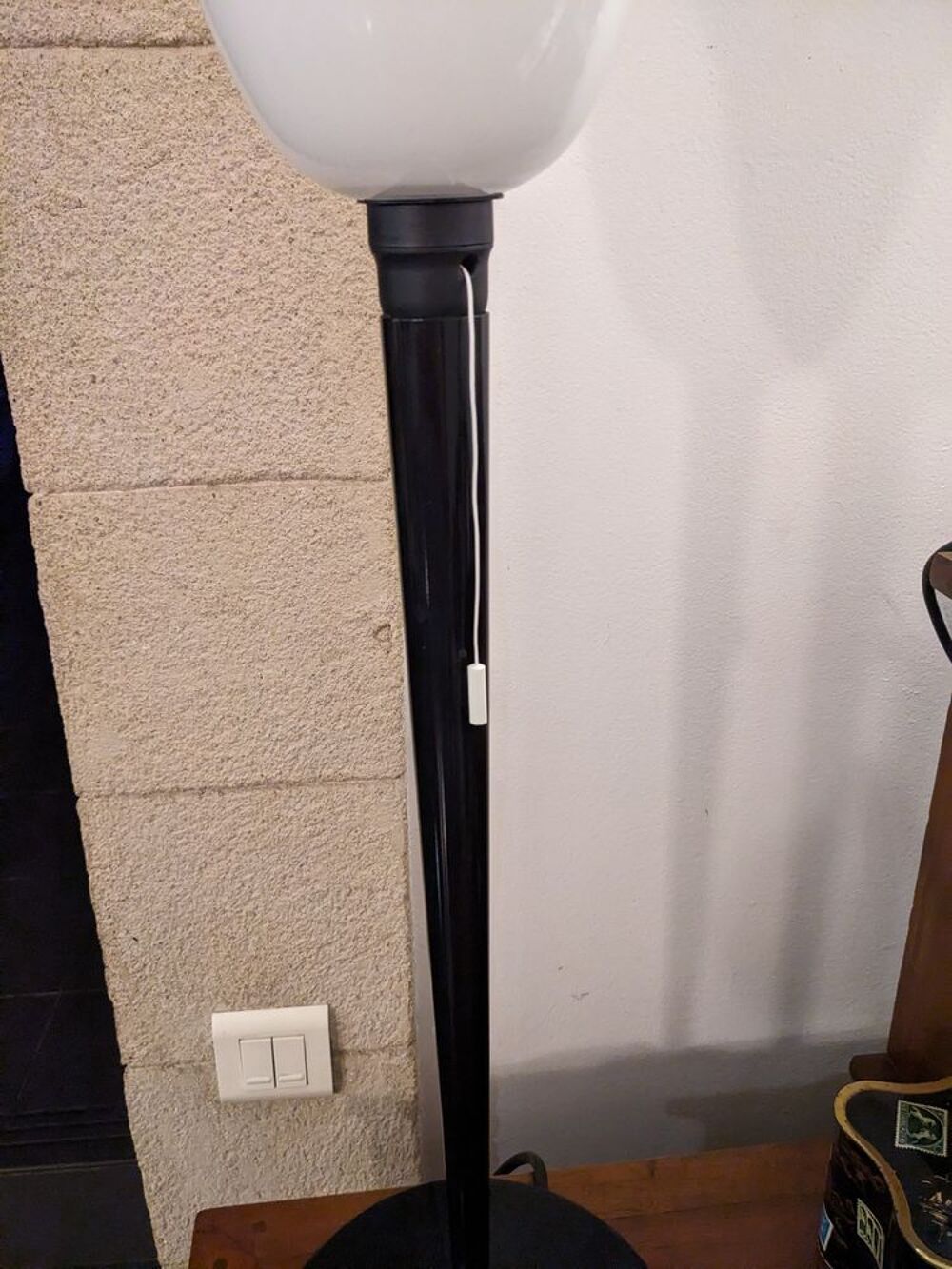 GRANDE LAMPE MAZDA LITA laqu&eacute;e noire avec opaline et douille Décoration