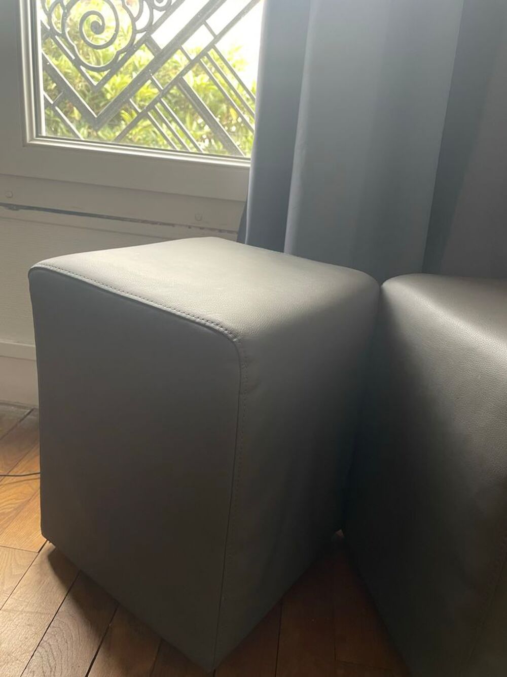 &agrave;€ vendre : deux petits poufs en simili cuir &agrave; bas prix Meubles