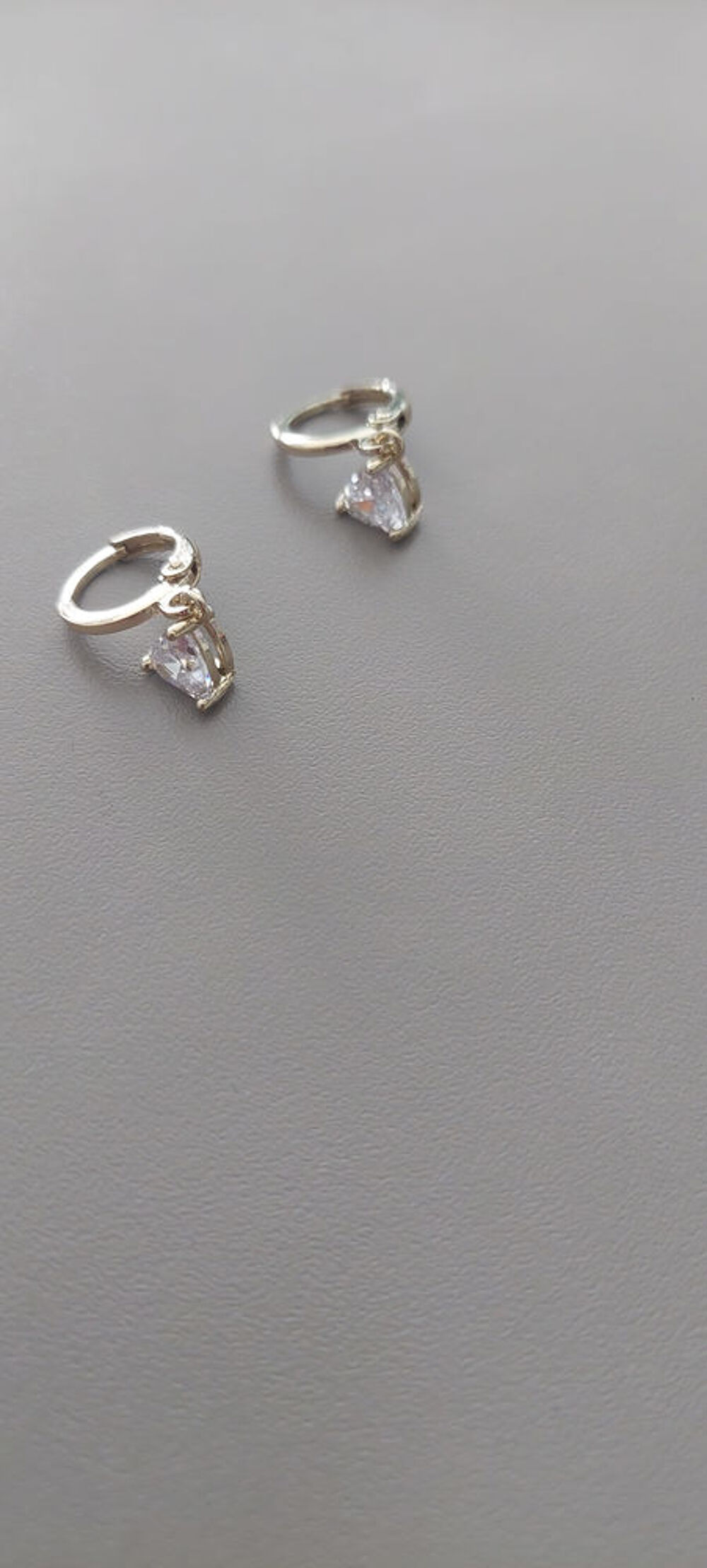 Divers bijoux , port&eacute;s tr&egrave;s peu de fois, en tr&egrave;s bon Bijoux et montres