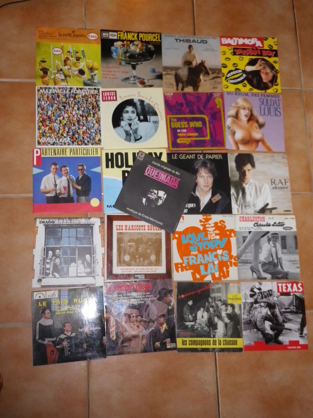 Lot de 80 DISQUES VINYLE 45 TOURS CD et vinyles