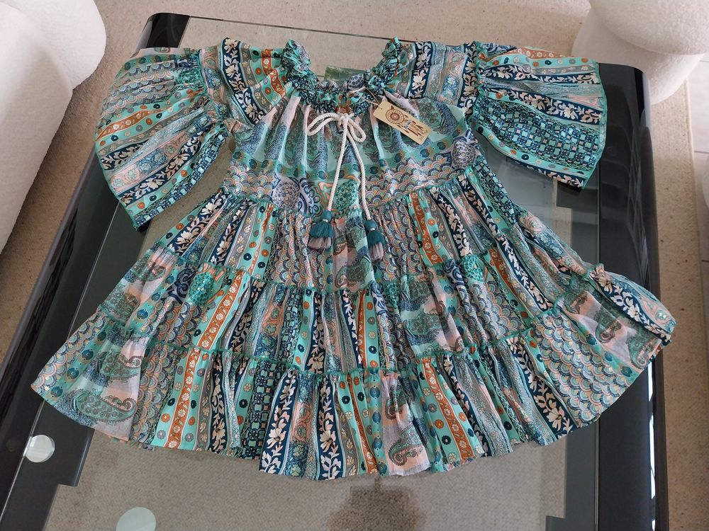 JOLIE ROBE AUX DOUCES COULEURS DE L'&Eacute;T&Eacute; NEUVE Vêtements