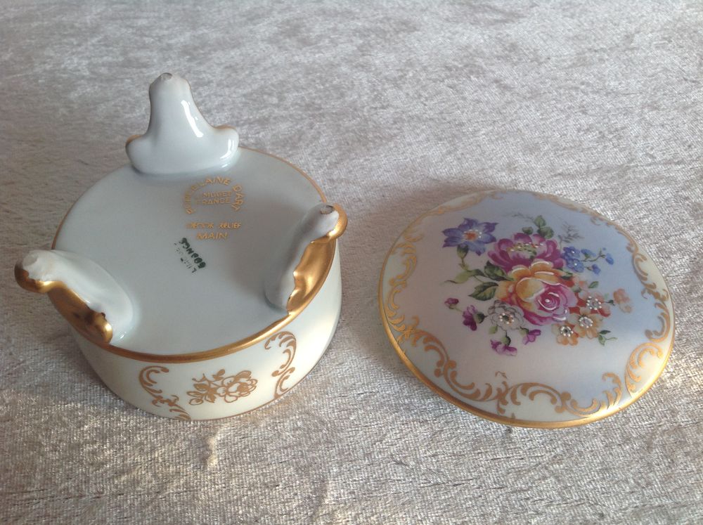 PORCELAINE D'ART LIMOGES TRIPODE D&Eacute;COR RELIEF MAIN Envoi Pos 