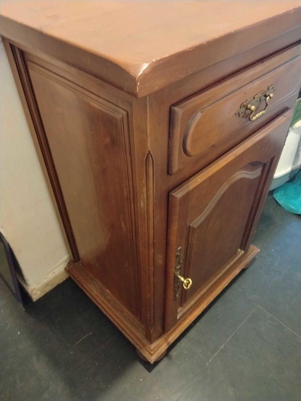 meuble en bois massif avec tiroir et porte avec cl&eacute; Meubles