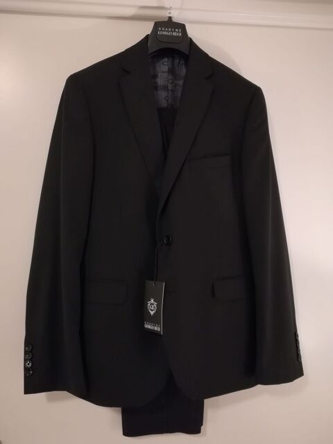 Costume Noir Georges Rech T48,
Prix initial : 499 euros 99 Saint-Ouen (93)