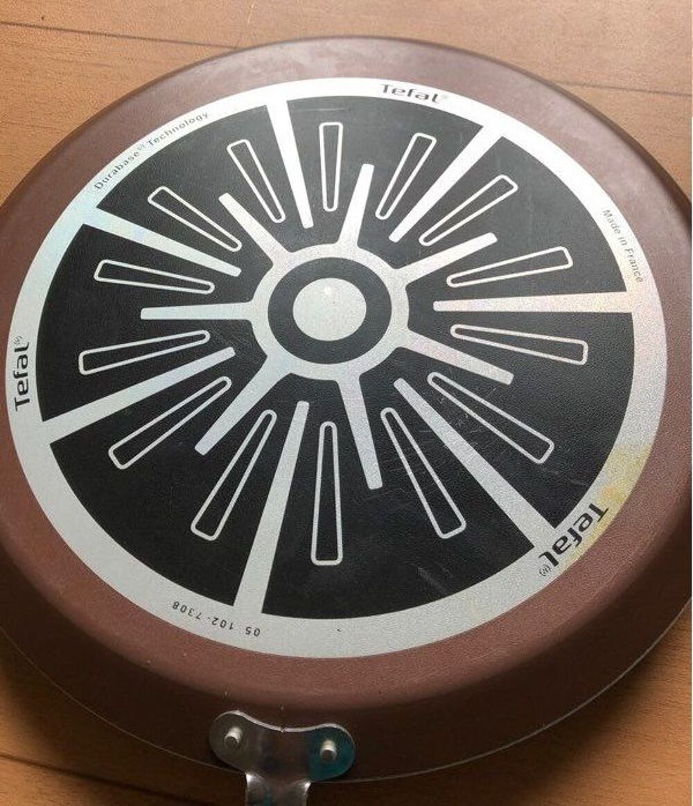 Galetti&egrave;re Tefal 34 cm - &eacute;tat neuf Cuisine