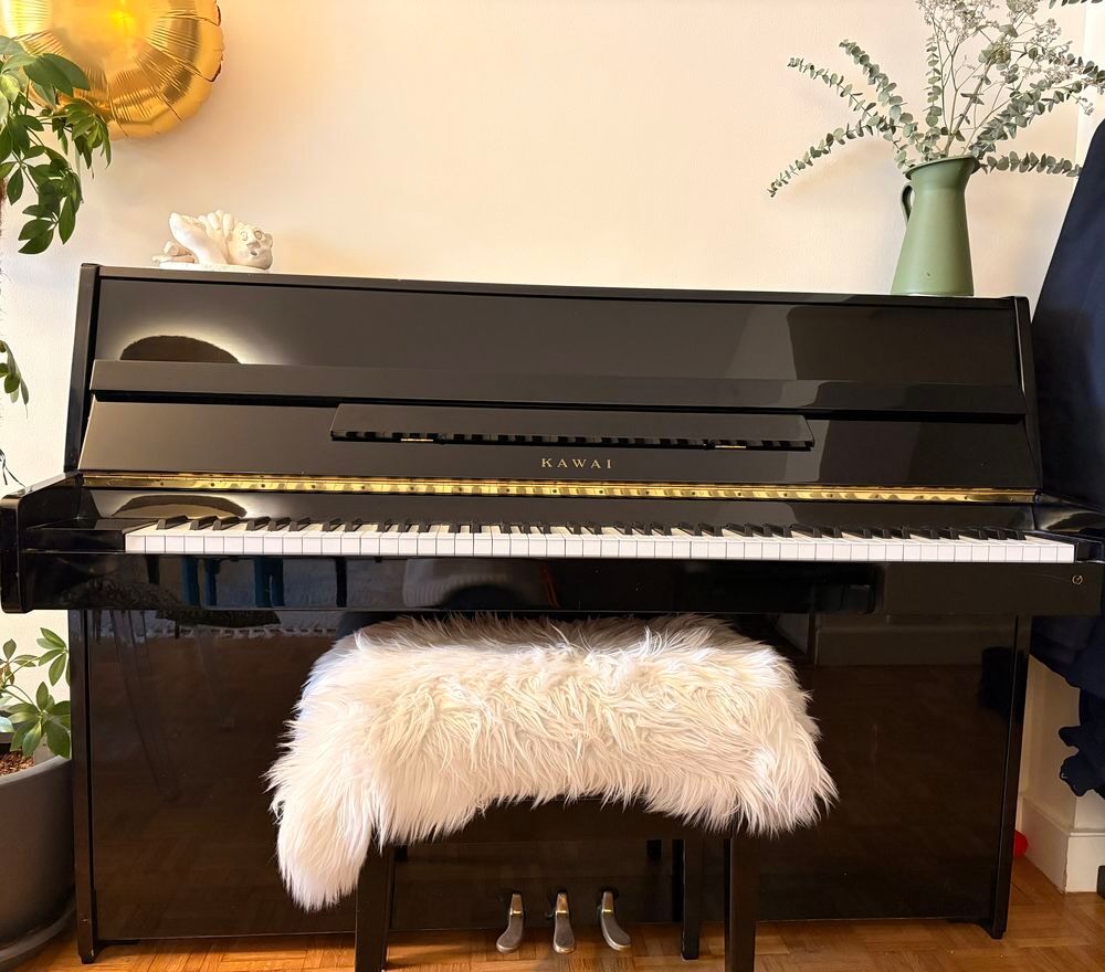 Piano droit Instruments de musique