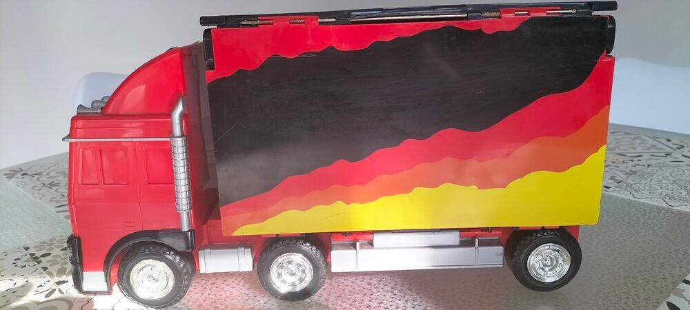 CAMION MALETTE TRANSFORMEUR Jeux / jouets