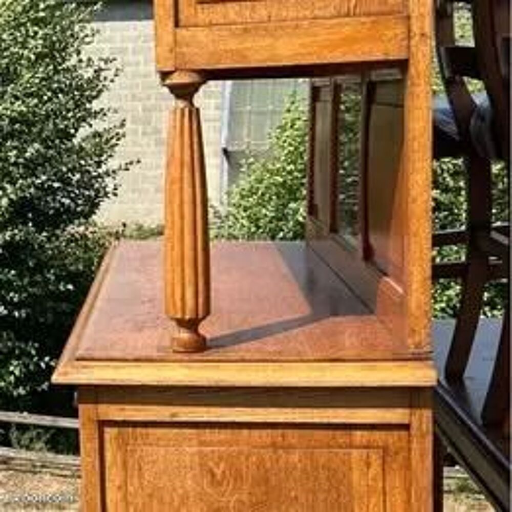 buffet ancien en bois massif, dot&eacute; de 5 portes et2 tiroirs Meubles