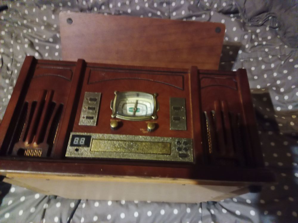 Combin&eacute; radio, tourne-disque et lecteur CD ( en bois ) Audio et hifi