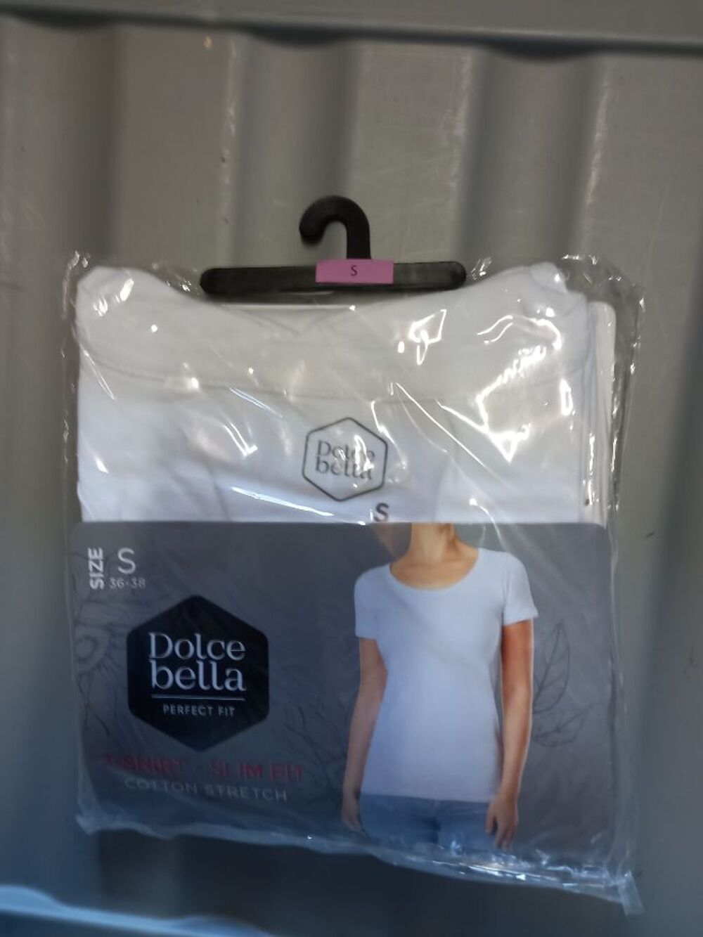 Tee-shirt femme blanc marque Dolce Bella taille S Vêtements