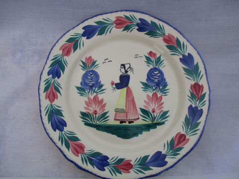 Assiette en Fa�ence avec D�cor  Breton  - Pour la D�coration 7 La Fert�-Alais (91)