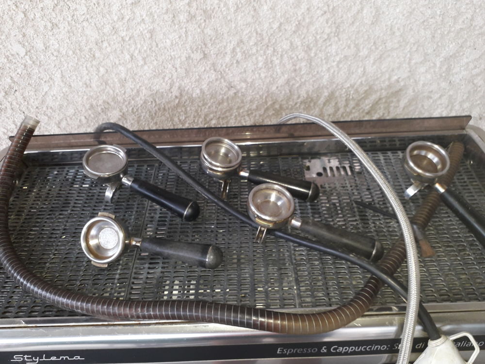 cafeti&egrave;re de bar fonctionne au 380 Volts Electroménager