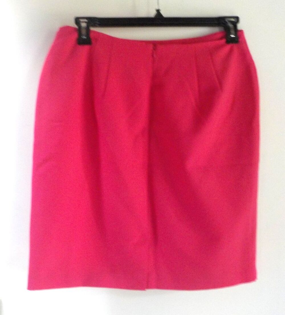 JUPE ROSE 3 SUISSES TAILLE 46 Vêtements