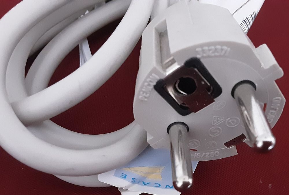  cable &eacute;lectrique europ&eacute;en 220v pour tout &eacute;l&eacute;ctrom&eacute;nager, Bricolage
