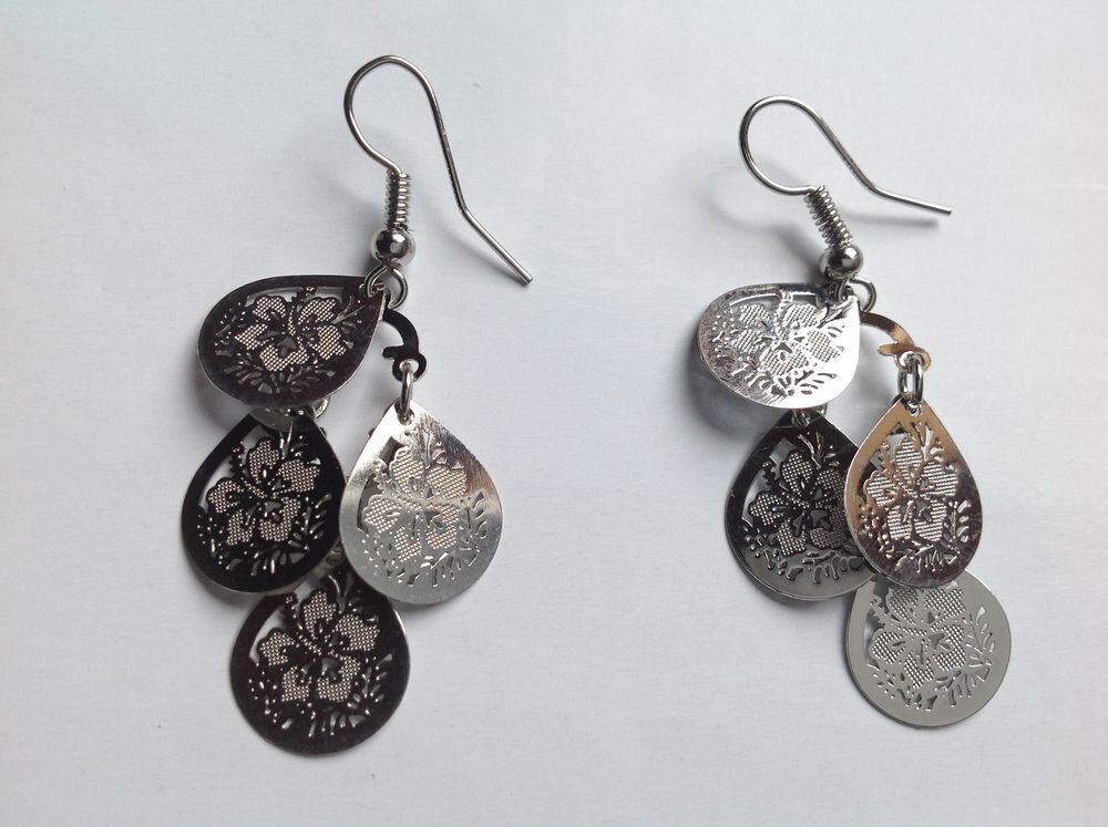 BOUCLES OREILLES ARGENT&Eacute; GRAPPE FLEURS Envoi Possible
Bijoux et montres