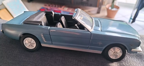 Ford mustang cabrio 1964 1:24 20 La Roche-sur-Yon (85)