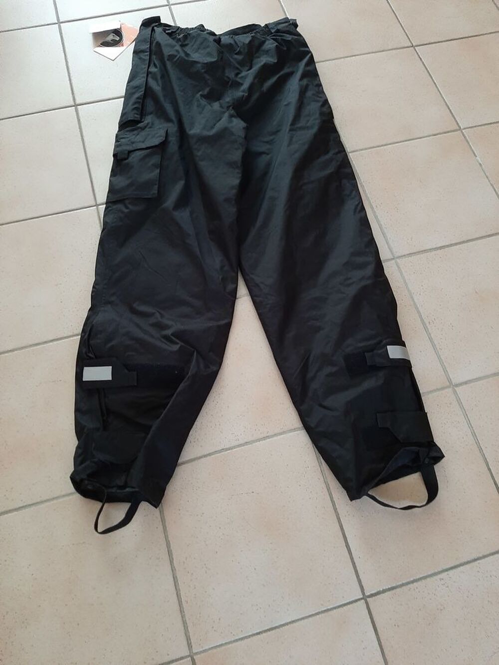 PANTALON MOTARD NOIR IMPERM&Eacute;ABLE
NEUF Vêtements