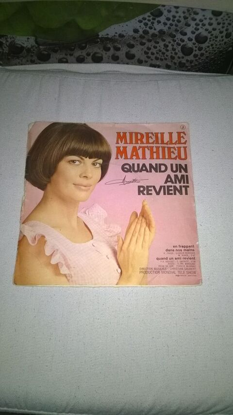 Vinyle 45 T  Mireille Mathieu 
En Frappant Dans Nos Mains 
3 Talange (57)