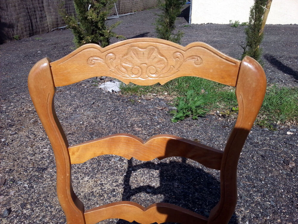 Chaise en bois et tissus
Meubles