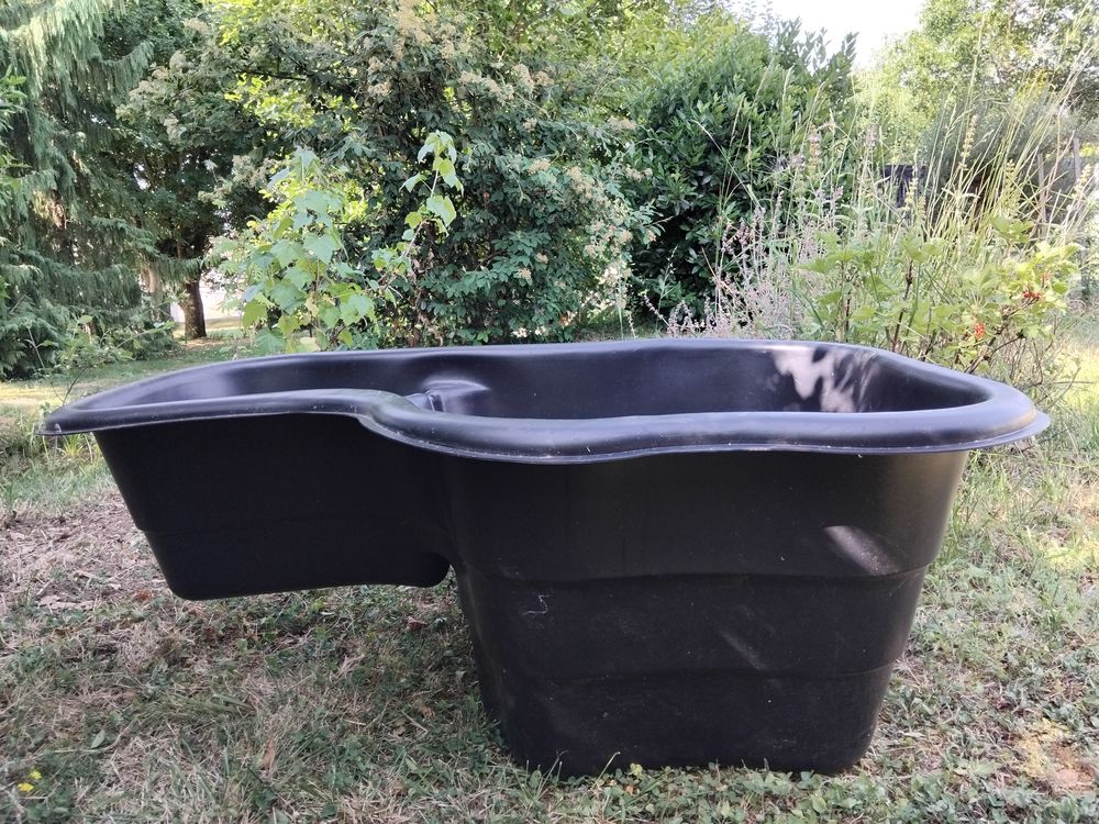 Bassin de jardin pr&eacute;form&eacute; 150 L Jardin