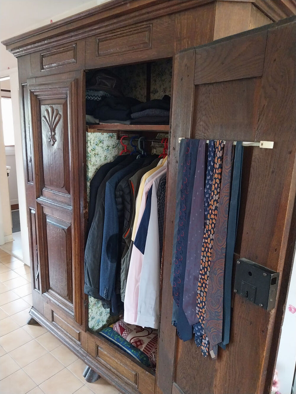armoire ancienne 
meuble antiquaire. Meubles