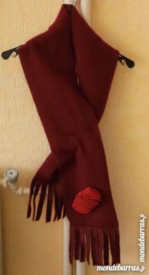 Echarpe bordeaux en laine � franges 6 Vienne (38)