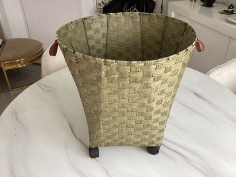 Corbeille � linge design 0 Le Lavandou (83)