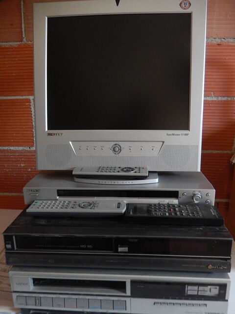  Equipement  montage vidéo VHS Saint-Paul-de-Fenouillet (66)