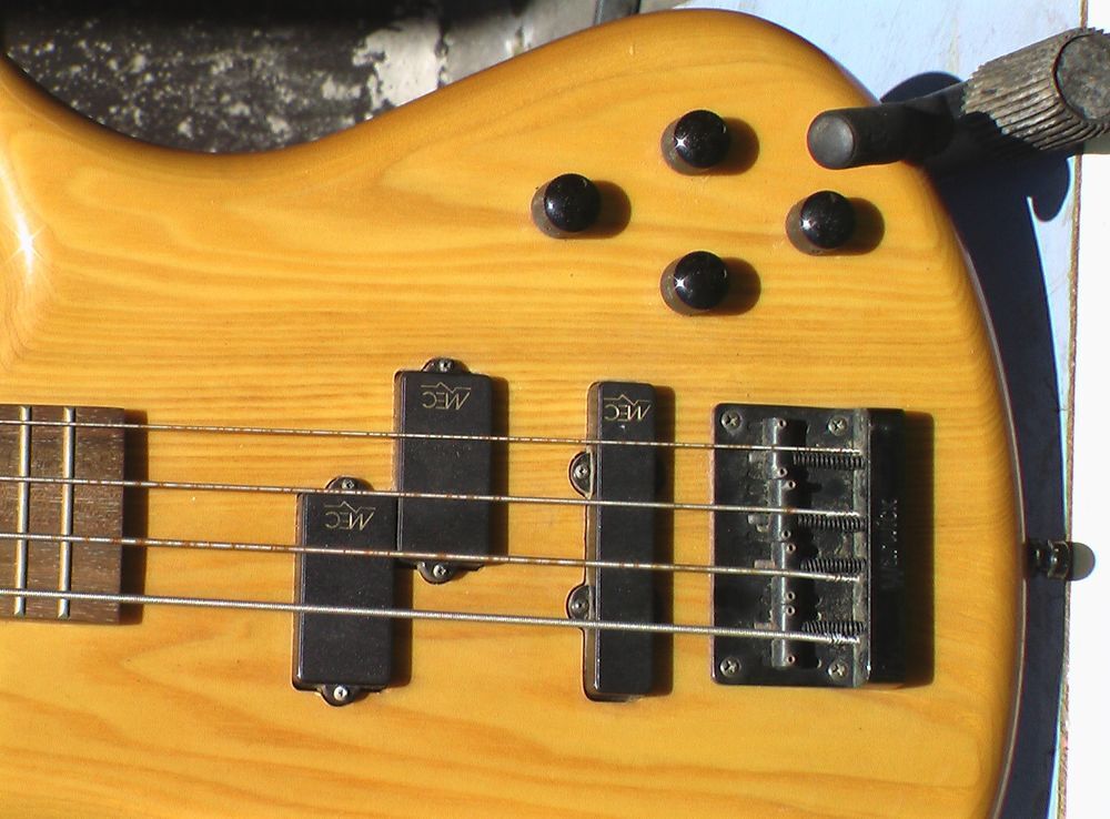 guitare basse &agrave; r&eacute;parer Instruments de musique