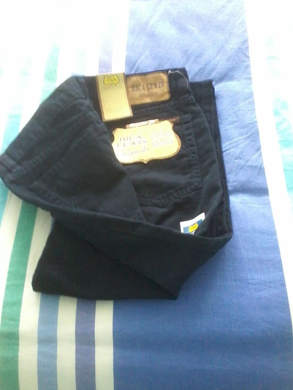 Jean homme lewis neuf &eacute;tiquettes Vêtements